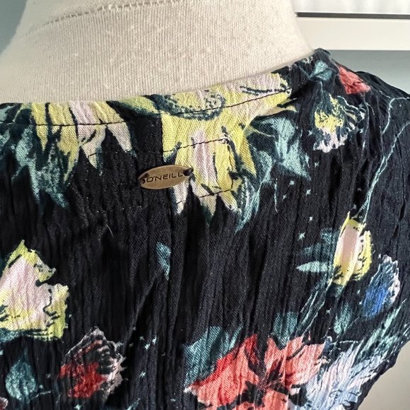 O'Neill - loose top - beach cover up - Picture 4 of 9